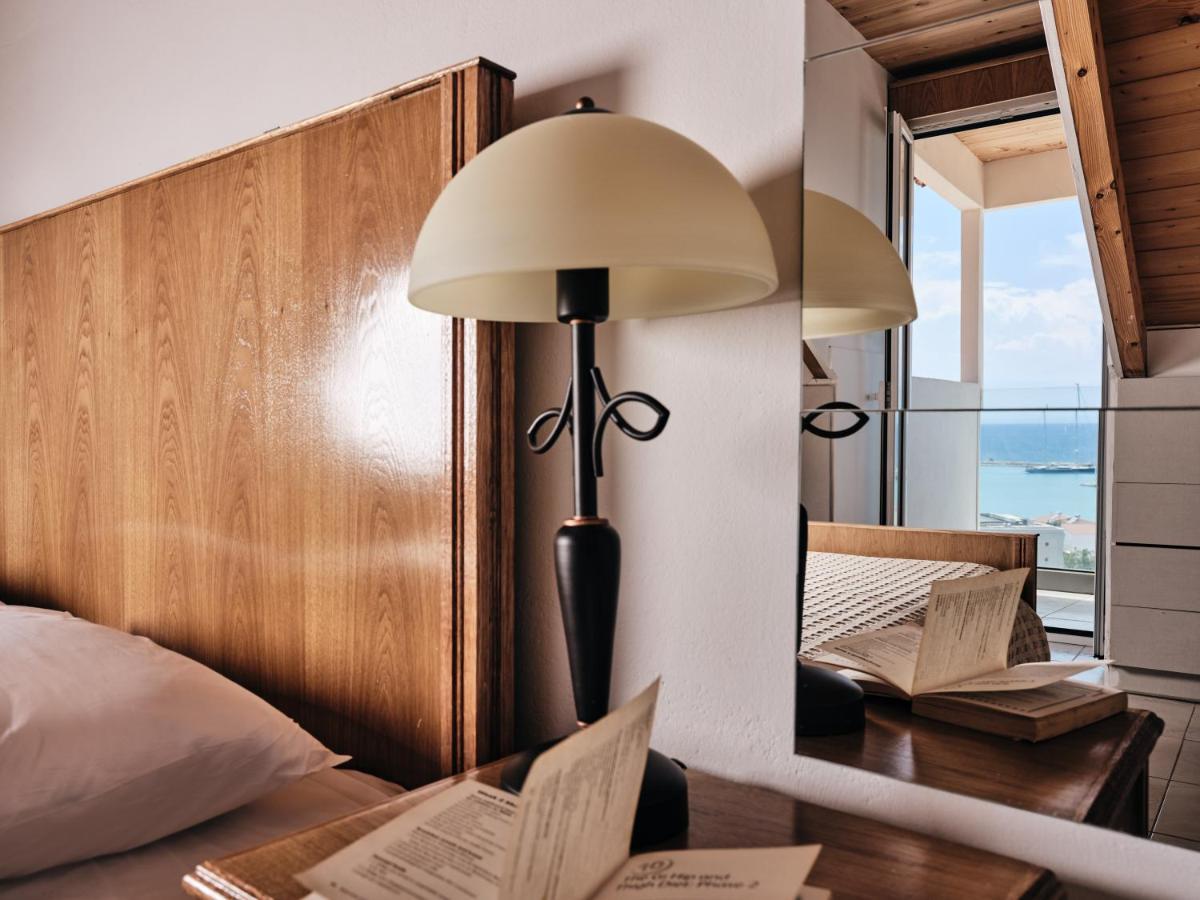Three Graces Zakynthos Town Apartment ภายนอก รูปภาพ