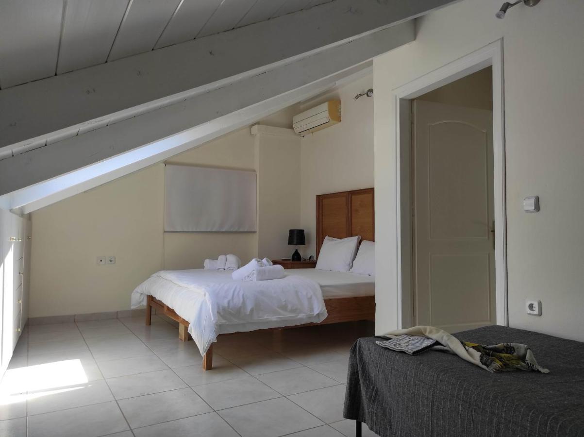 Three Graces Zakynthos Town Apartment ภายนอก รูปภาพ