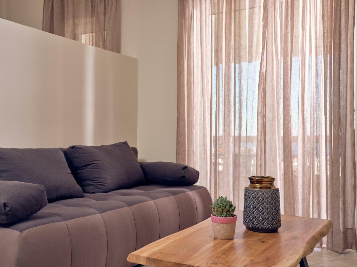 Three Graces Zakynthos Town Apartment ภายนอก รูปภาพ